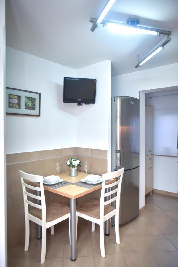 Modern Apartament Фэгэраш Экстерьер фото