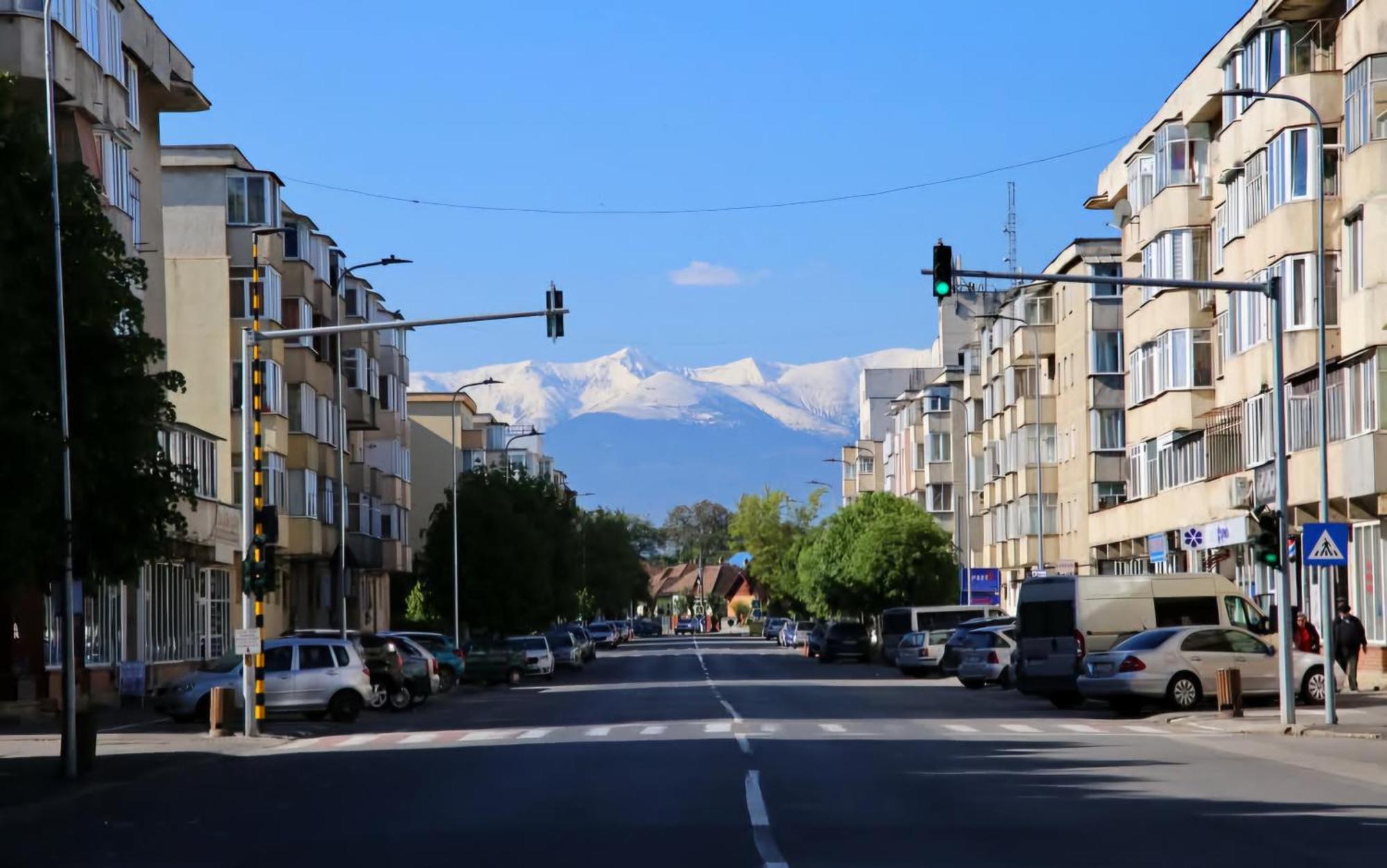 Modern Apartament Фэгэраш Экстерьер фото